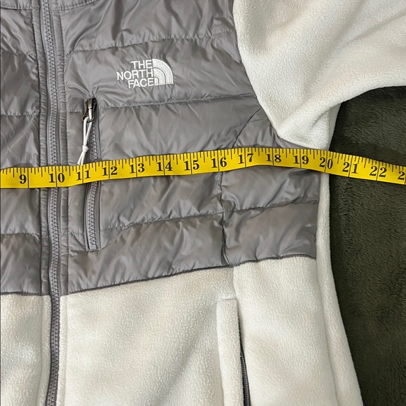 The North Face Two-Tone Gray and White Jacket - Picture 5 of 8